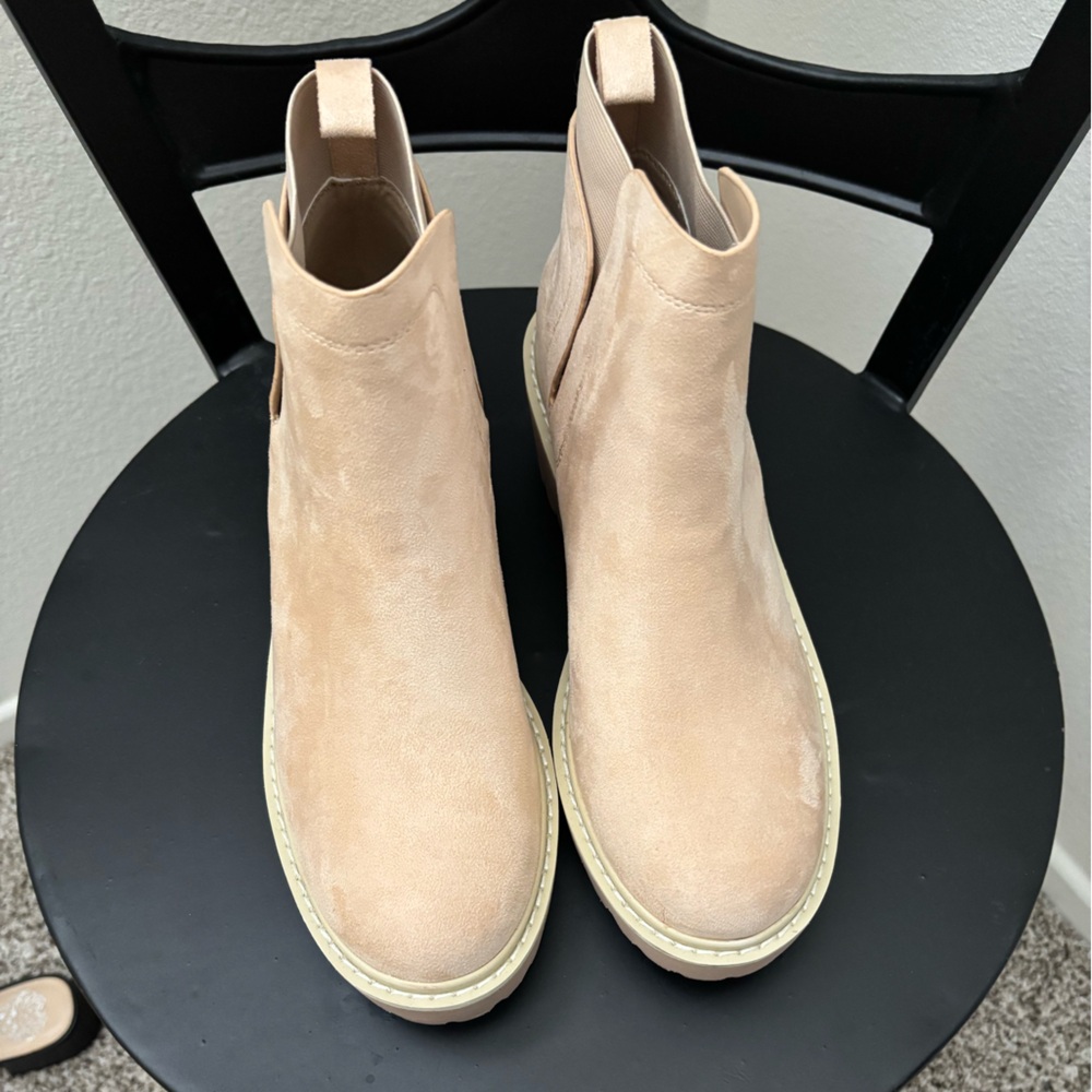 Elegant Tan Women's Boots